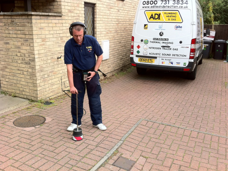 Tracing A Water Mains Leak In Bedfordshire